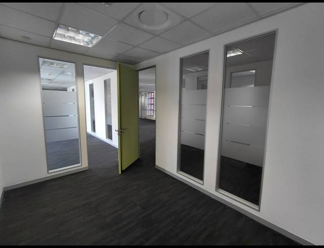 429M² OFFICE TO LET IN BRYANSTON